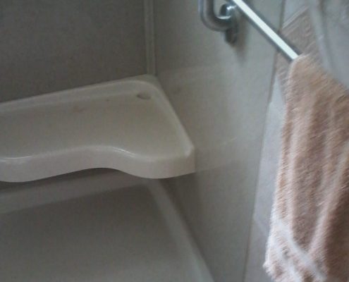 Hammontree Bathroom Onyx Shower Seat