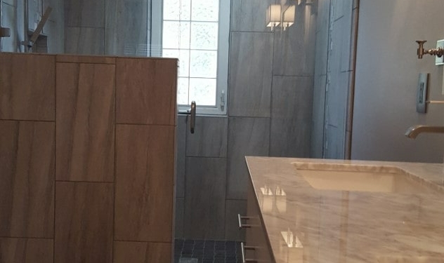 Handi capable bathroom grey tile